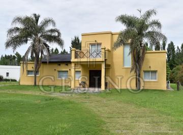 Casa · 200m² · 6 Ambientes · Casa en Campos de Roca