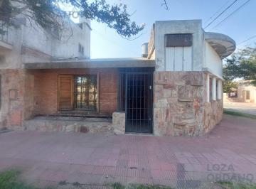 Casa · 106m² · 3 Ambientes · 1 Cochera · Oportunidad a Reciclar Casa Dos Dorm