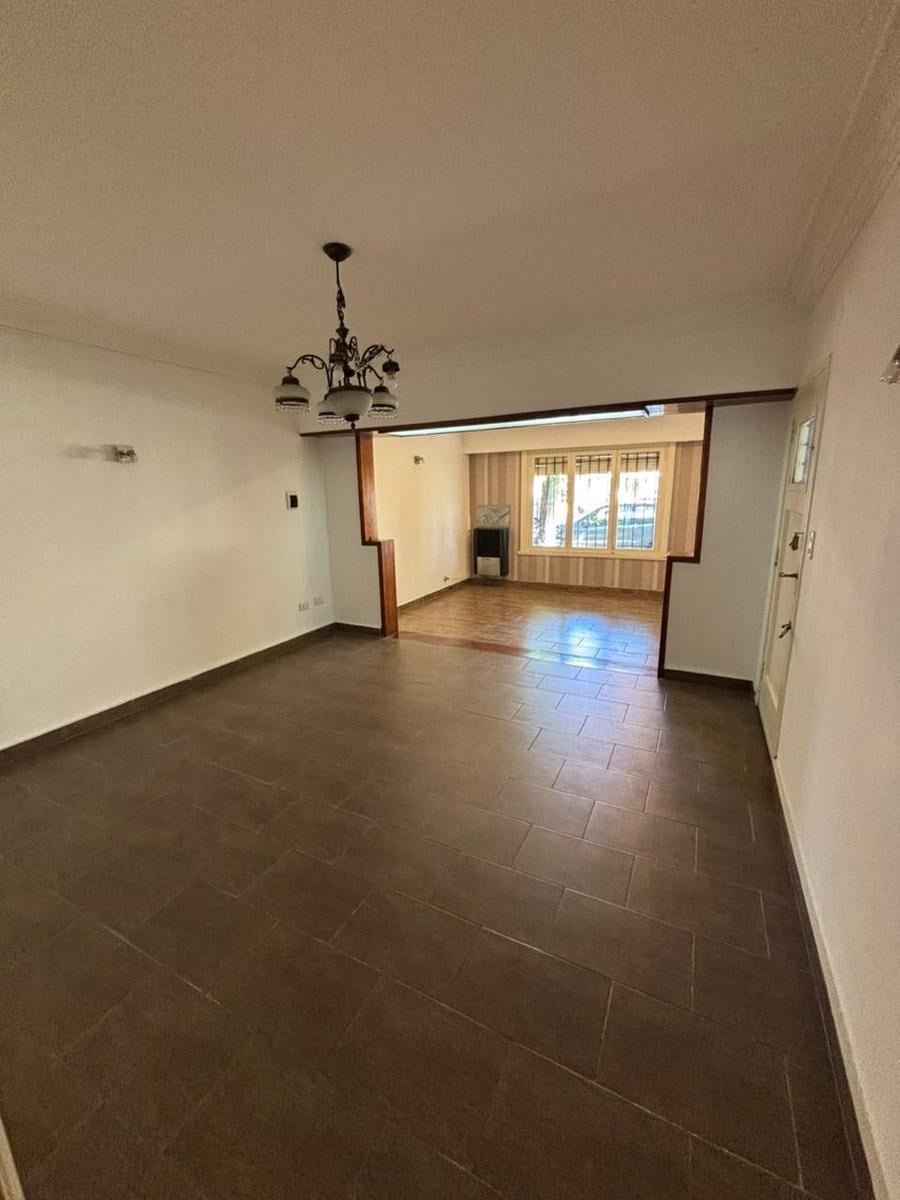 Chalet 3 amb, 200m² con garage y depto independiente — San José