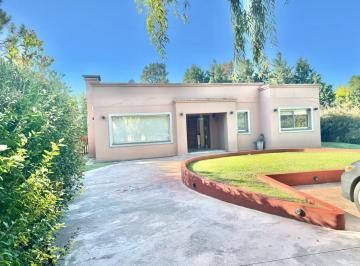 Casa · 1400m² · 6 Ambientes · 1 Cochera · Casa en Club de Campo La Tacuara, Lote 8. Ruta 205, Km 56. a 15’ del Centro de Cañuelas.