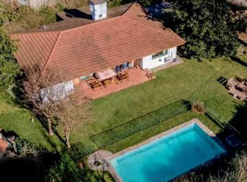 Casa · 185m² · 4 Ambientes · 3 Cocheras · Casaquinta en Robles del Monarca