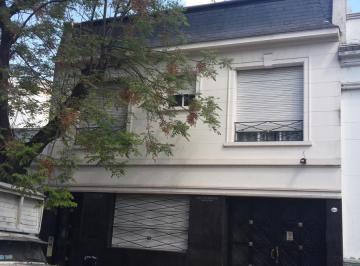 Casa · 313m² · 7 Ambientes · 1 Cochera · Casa - Almagro
