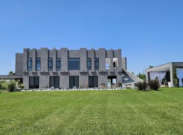 Casa · 450m² · 9 Ambientes · 4 Cocheras · Venta Casa 7 Ambientes en Cañuelas