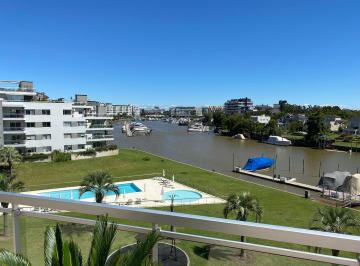 Departamento · 97m² · 4 Ambientes · 2 Cocheras · Departamento con Gran Terraza en Venta Al Rio