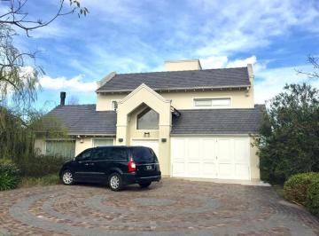 Casa · 450m² · 5 Ambientes · Casa Al Lago en Alquiler en Los Castores