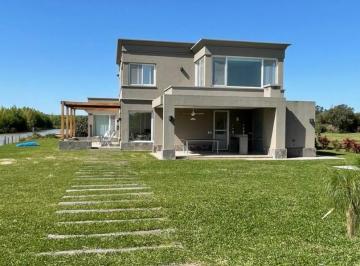 Casa · 270m² · 6 Ambientes · Casa Amoblada en Venta en Islas del Este