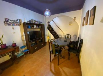 Casa · 200m² · 6 Ambientes · 1 Cochera · Casa en Venta de 6 Ambiente en Sarandí, Avellaneda.