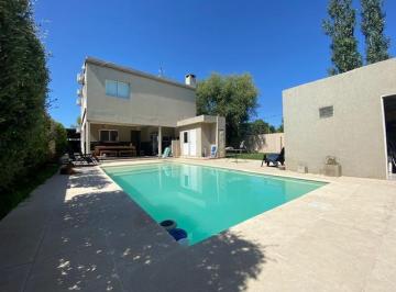 Casa · 115m² · 7 Ambientes · 2 Cocheras · Venta Casa Country Profesional Funes Pileta Cochera 5 Dorm.