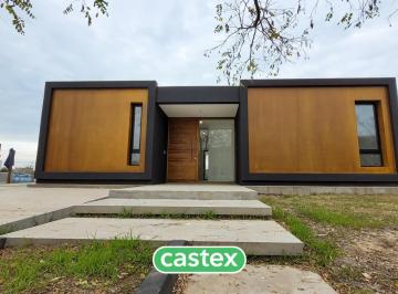 Casa · 210m² · 4 Ambientes · Casa Al Agua de 4 Ambientes en Venta en Canton Golf, Escobar