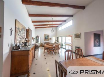 Casa · 236m² · 8 Ambientes · 2 Cocheras · Casa - 2 Dorm - Las Cañitas