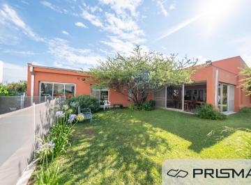 Casa · 236m² · 8 Ambientes · 2 Cocheras · Casa - 2 Dorm - Las Cañitas