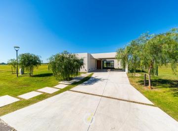 Casa · 194m² · 3 Dormitorios · 2 Cocheras · Venta Casa 3 Dorm. en Vida Club de Campo Funes