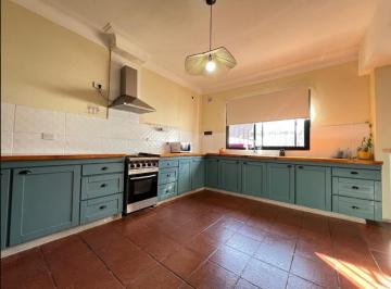 Casa · 150m² · 5 Ambientes · 2 Cocheras · Casa en Venta de 5 Ambientes en Ituzaingo Sur