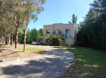 Casa · 210m² · 4 Ambientes · 5 Cocheras · Casas en Venta en Miralagos, 3 Dorm.