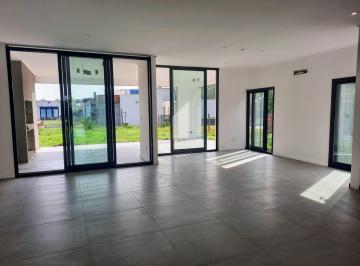 Casa · 800m² · 4 Ambientes · 2 Cocheras · Venta de Casa 3 Dorm. en Barrio Cerrado Puerto Roldan
