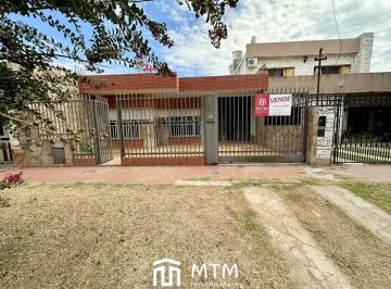 Casa · 193m² · 5 Ambientes · 2 Cocheras · Casa en Venta Granadero Baigorria.