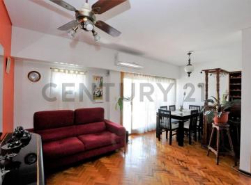 Departamento · 96m² · 4 Ambientes · 1 Cochera · Venta Departamento Semipiso 4 Ambientes con Cochera Balcon y Dependencia - Parque Chacabuco
