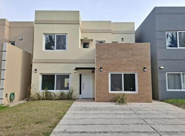 Casa · 185m² · 5 Ambientes · 1 Cochera · Casa en Alquiler en Buenos Aires Village, Bella Vista