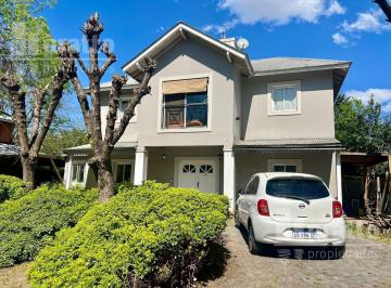 Casa · 200m² · 4 Ambientes · Casa en Venta de 3 Dorm. en Lomas de Benavidez