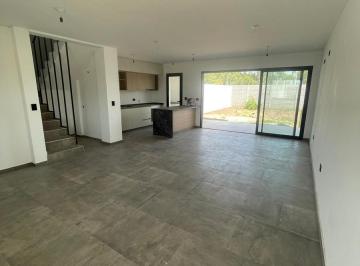 Casa · 142m² · 5 Ambientes · 1 Cochera · Dúplex en Venta en B° Distrito Sur de 3 Dorm.