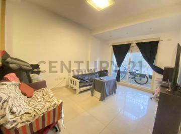 Departamento · 52m² · 1 Ambiente · Venta Departamentom Monoambiente Divisible en Villa del Parque - con Patio y Cochera (Opcional)
