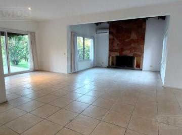 Casa · 180m² · 5 Ambientes · 3 Dorm., Escritorio y Area de Servicio.