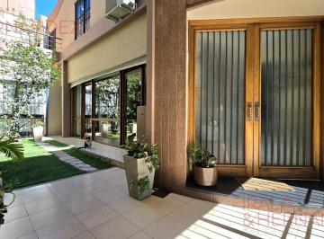 Casa · 184m² · 7 Ambientes · 1 Cochera · Casa en Venta con Jardín, Quincho y Terraza en Colegiales!