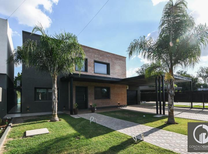 Casa · 199m² · 5 Ambientes · 3 Cocheras