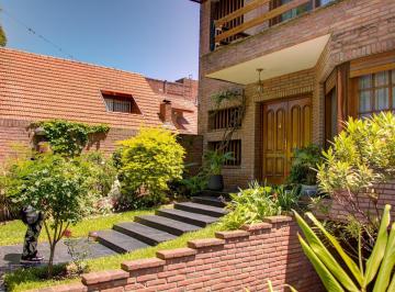 Casa · 474m² · 8 Ambientes · 2 Cocheras · ¡Impecable! Casa en San Isidro