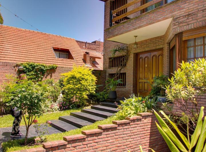 Casa · 474m² · 8 Ambientes · 2 Cocheras