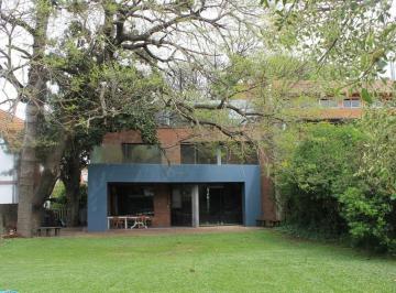 Casa · 349m² · 5 Ambientes · 4 Cocheras · Venta Casa 5 Ambientes con Amplio Jardin en Olivos Quinta Presidencial Vicente Lopez