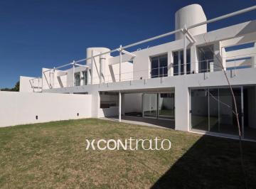 Casa · 220m² · 4 Ambientes · 2 Cocheras · Casa C/escritura! de 220 m² Cub y 360 m² Terreno en Bº Campo Chico Urbanización Residencial