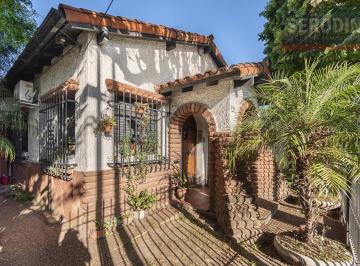 Casa · 231m² · 5 Ambientes · 1 Cochera · Casa en Bernal Este