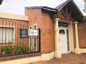 Casa · 112m² · 5 Ambientes · 1 Cochera · Casa 2 Dorm. - Coronel Dominguez - Venta