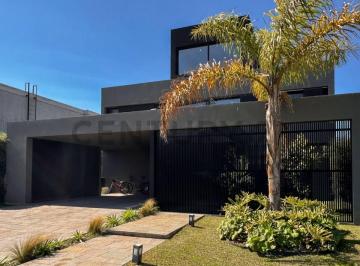 Casa · 394m² · 8 Ambientes · 4 Cocheras · Casa Al Lago en Venta en Virazón Nordelta