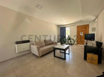 Oficina comercial · 96m² · 3 Ambientes · 1 Cochera · Casa Duplex en Venta El Recodo Maipu