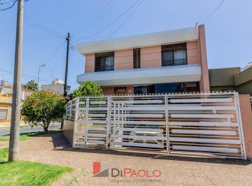Casa · 287m² · 6 Ambientes · 3 Cocheras · Venta · Casa en Haedo · 5 Ambientes · Cochera · Patio