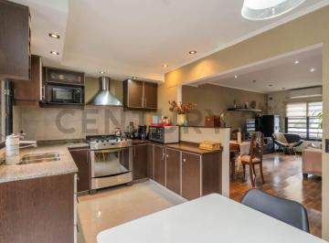 Casa · 155m² · 4 Ambientes · 1 Cochera · Venta Casa /triplex Florida, Vte. Lopez