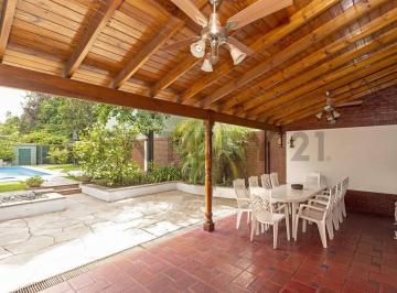 Casa · 326m² · 5 Ambientes · Hermosa Casa en Venta en Moreno Centro con Detalles de Categoria - Apta Credito