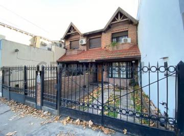 Casa · 156m² · 5 Ambientes · Destacado Duplex en Pleno Flores