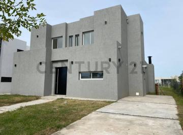 Casa · 180m² · 4 Ambientes · Casa Minimalista en Santa Lucia
