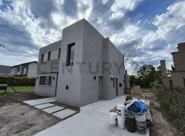 Casa · 161m² · 5 Ambientes · 4 Cocheras · Casa en Venta en Santa Elena