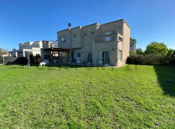 Casa · 137m² · 5 Ambientes · Casa en Venta