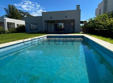 Casa · 160m² · 6 Ambientes · 2 Cocheras · Casa con Pileta Parquizada