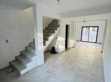 Casa · 85m² · 4 Ambientes · 1 Cochera · Casa Venta Hurlingham
