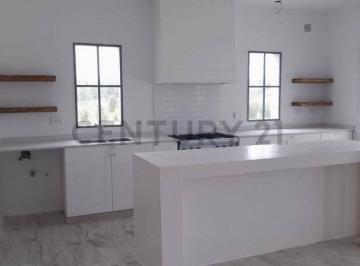 Terreno · 221m² · 4 Ambientes · 2 Cocheras · Venta de Casa 5 Ambientes en Puertos / Araucarias, Escobar