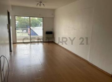Departamento · 41m² · 2 Ambientes · 1 Cochera · Departamento 2 Ambientes en Flores con Balcon Al Frente - Cochera Fija y Parrilla