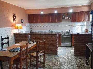 Casa · 148m² · 5 Ambientes · Venta PH 4 Ambientes Más Departamento 2 Amb. Independiente.