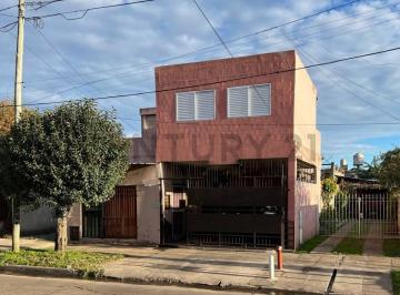 Casa · 170m² · 4 Ambientes · 1 Cochera · Venta PH 4 Ambientes Ituzaingó, Apto Credito con Local Incluido.