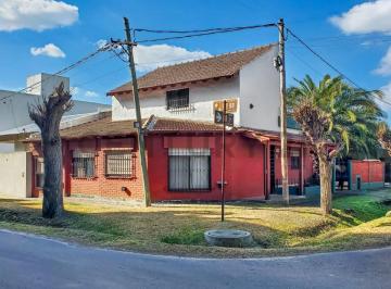 Casa · 180m² · 5 Ambientes · 2 Cocheras · Casa en Venta en Villa Elisa